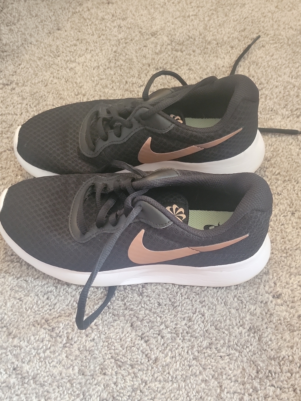 Nike Women's Black Trainers with Rose Gold Swoosh Size 6